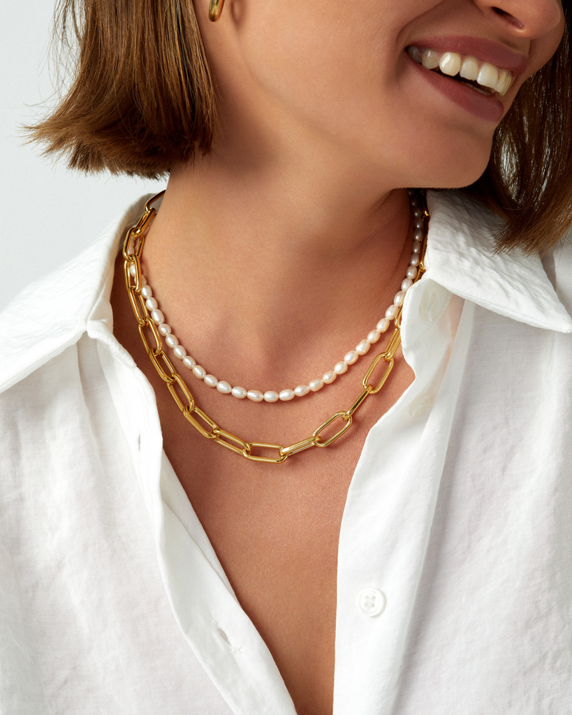 How to Style a Chunky Gold Necklace