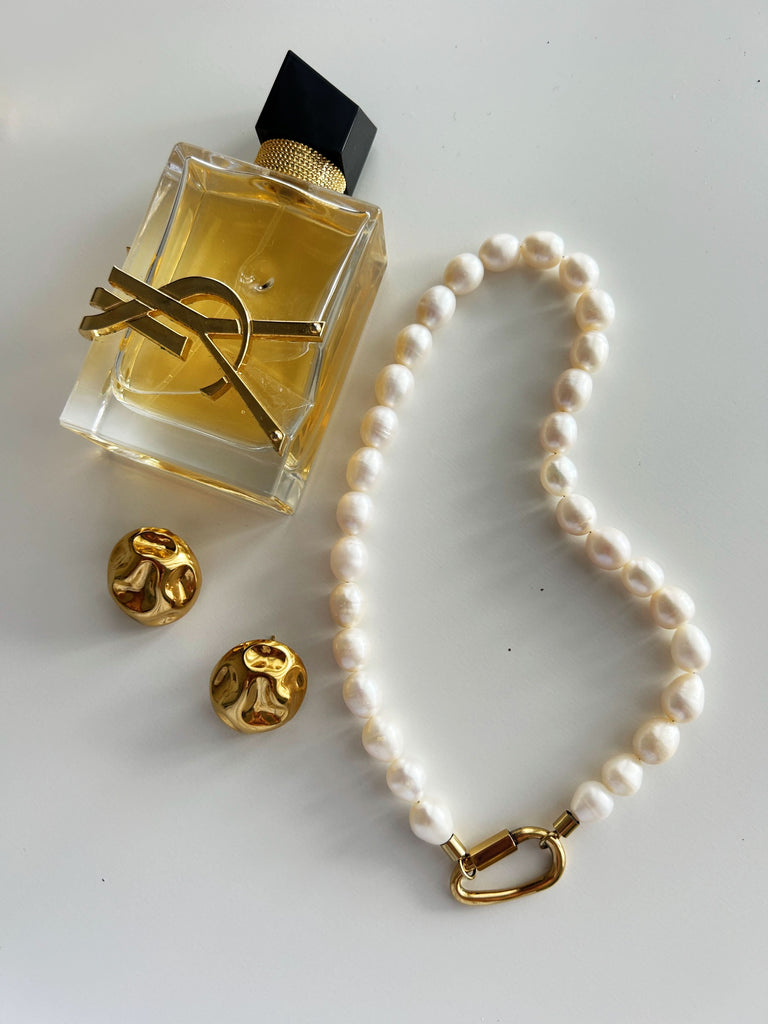 pearl carabiner necklace and chunky gold earrings