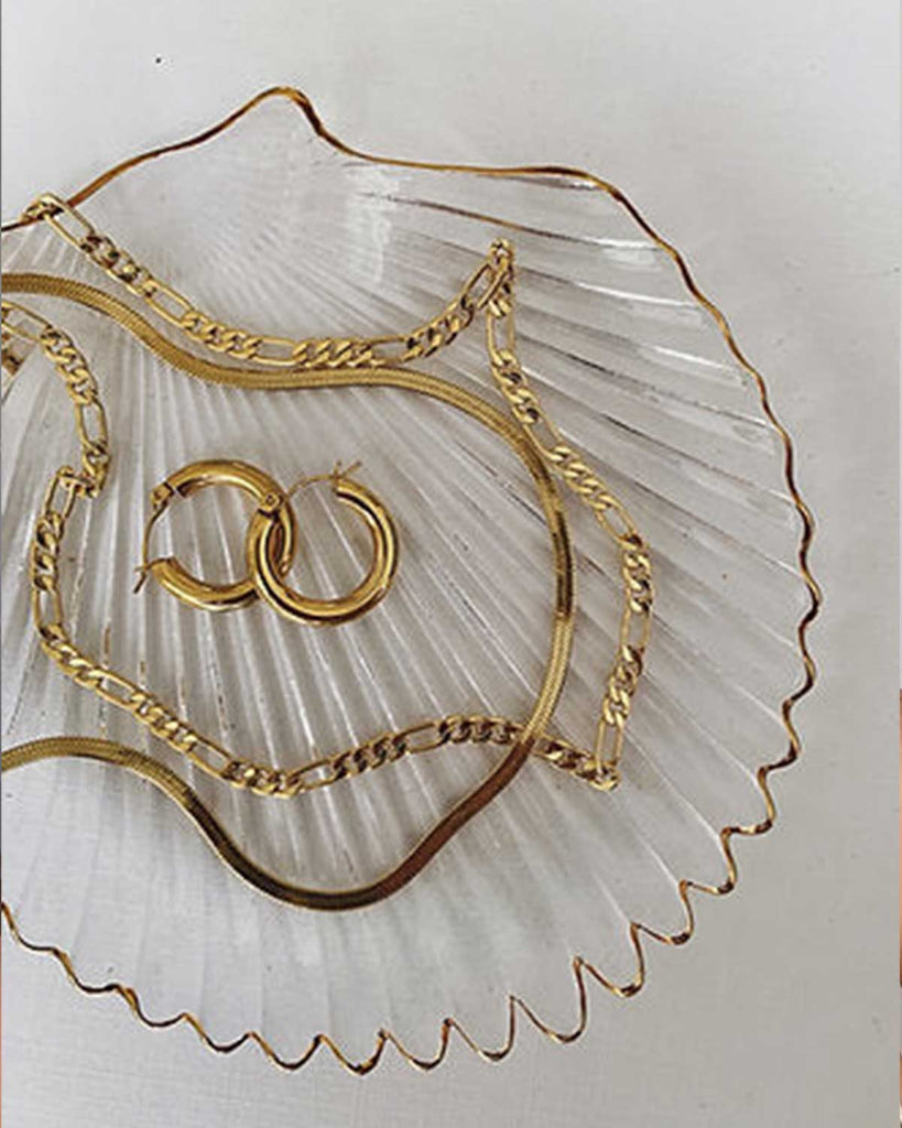 glass shell plate with gold jewelry 