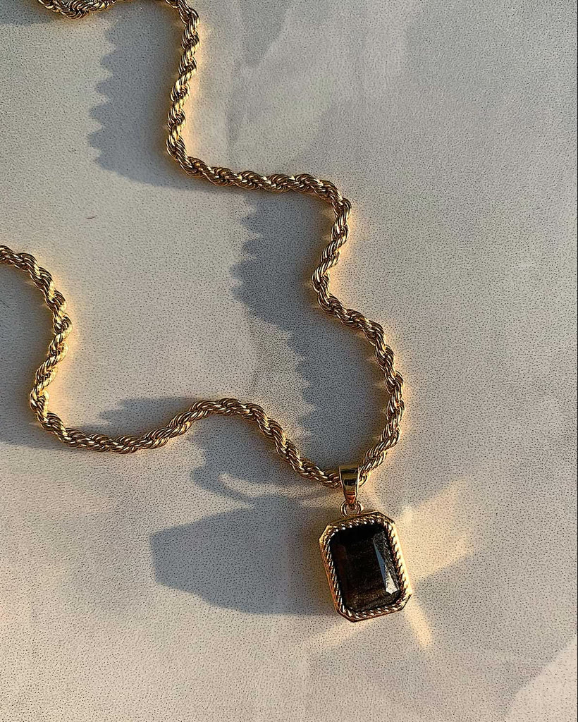 beautiful onyx pendant on twisted gold chain necklace 